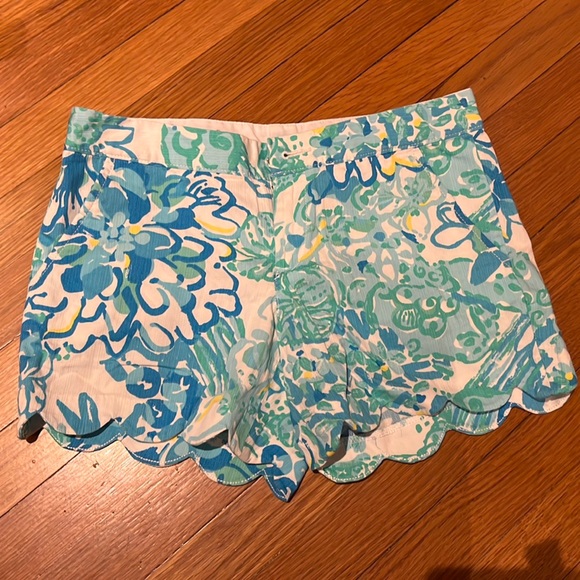 Lily Pulitzer barely worn. Perfect condition. Size 2 buttercup shorts - Picture 1 of 1
